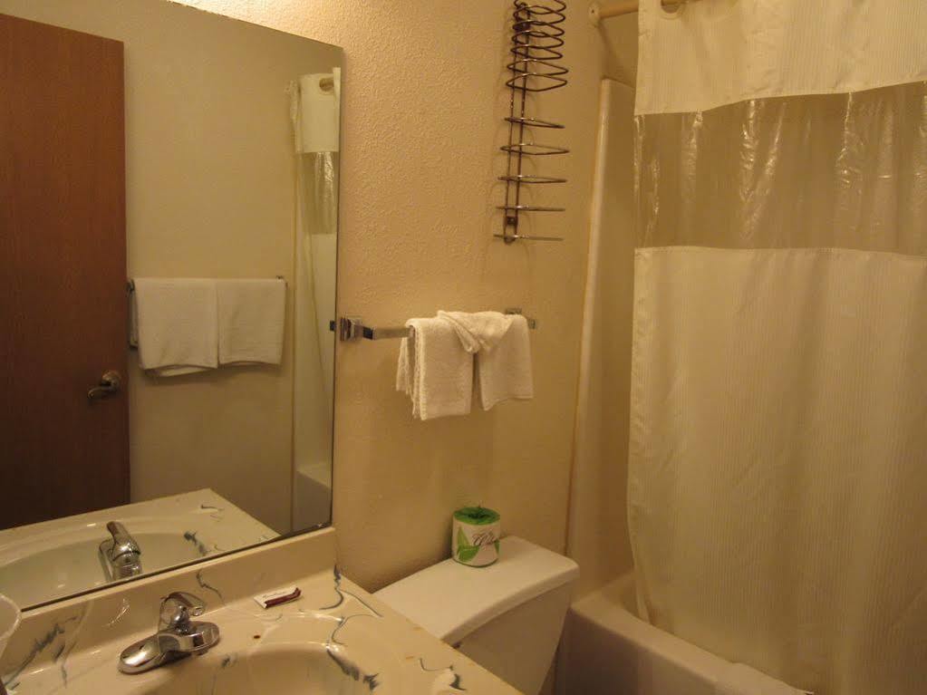 וויצ'יטה Western Holiday Motel מראה חיצוני תמונה
