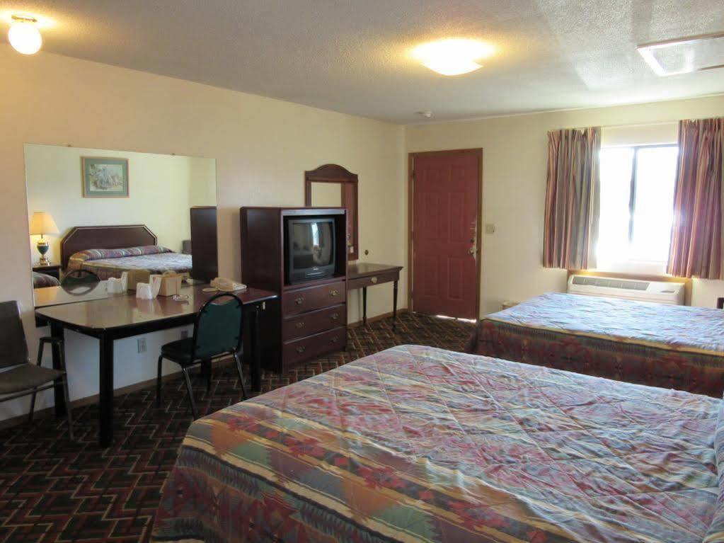 וויצ'יטה Western Holiday Motel מראה חיצוני תמונה